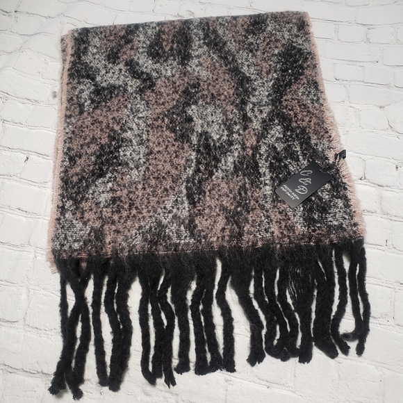 Women's chunky scarf. - Picture 8 of 9